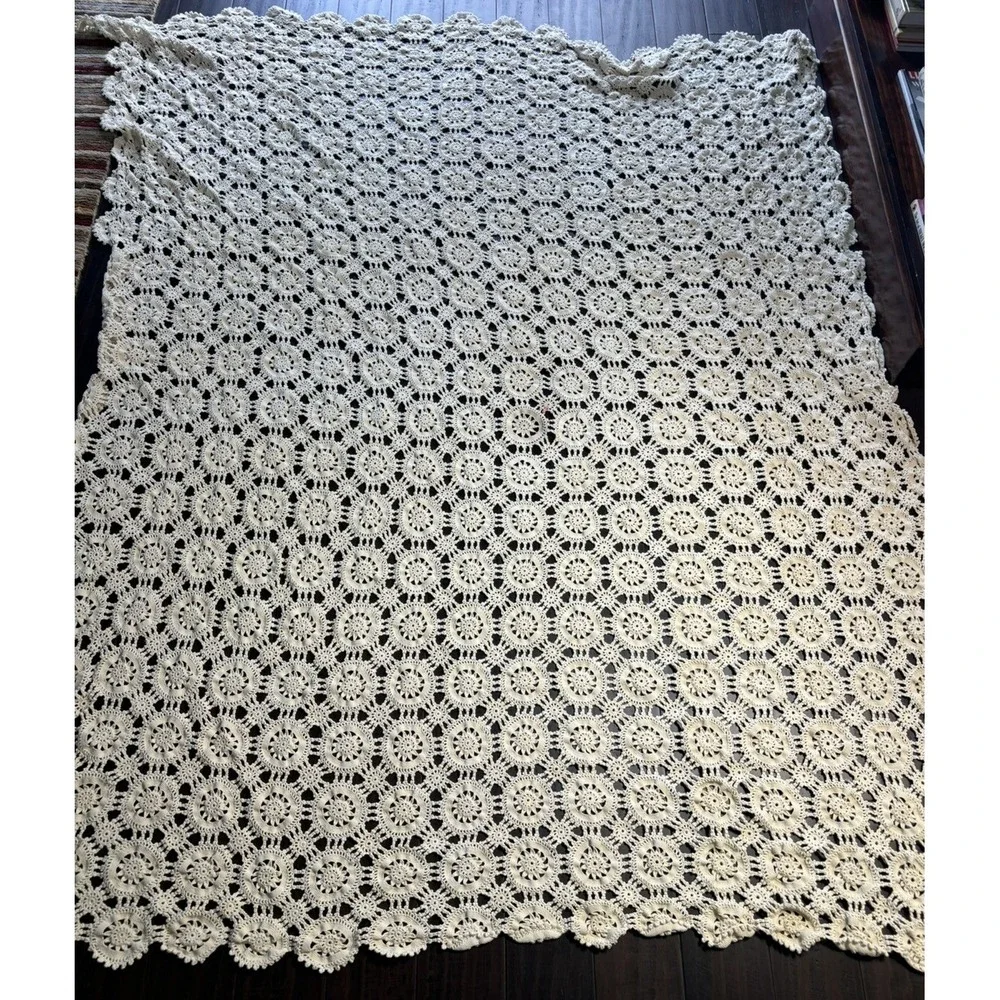 Handmade Crochet Tablecloth Coverlet Cottage Core Medallion Vtg 80